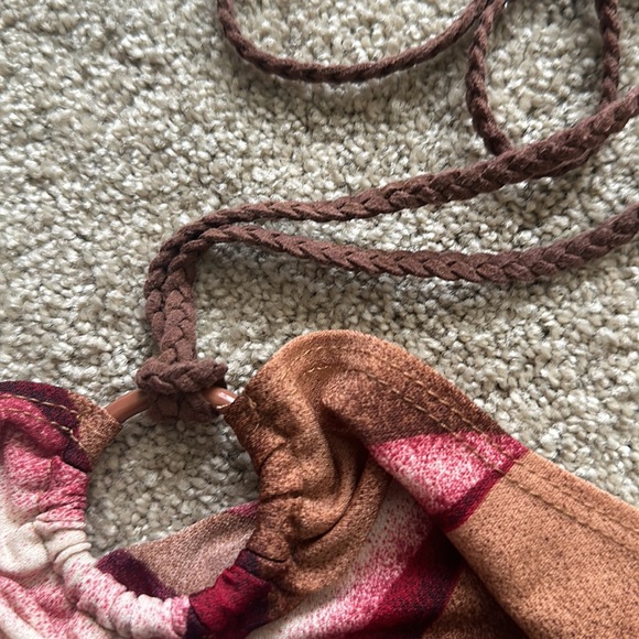 Have halter top size M - Picture 6 of 7